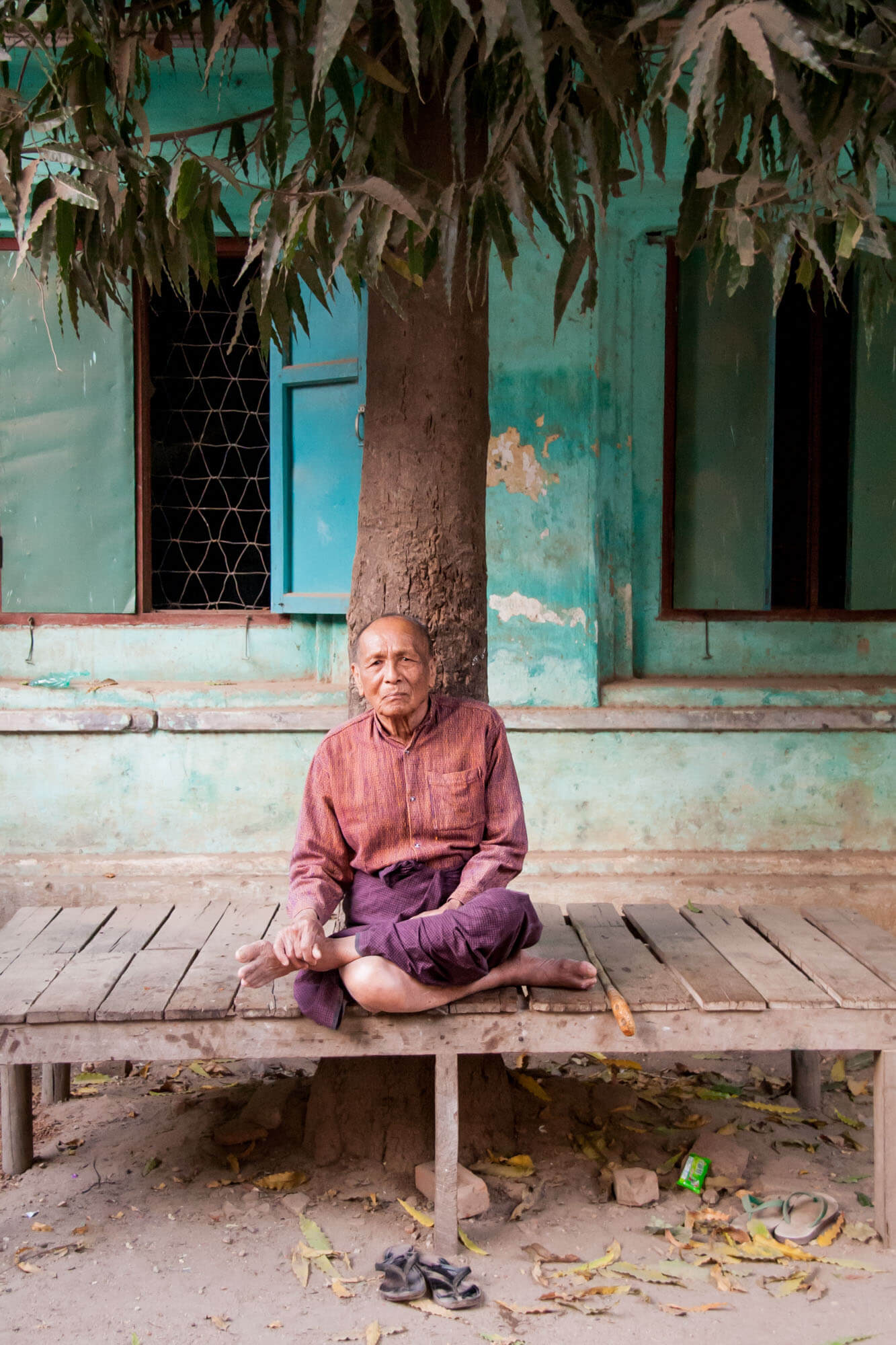 Old man, Burma - Travel photographer